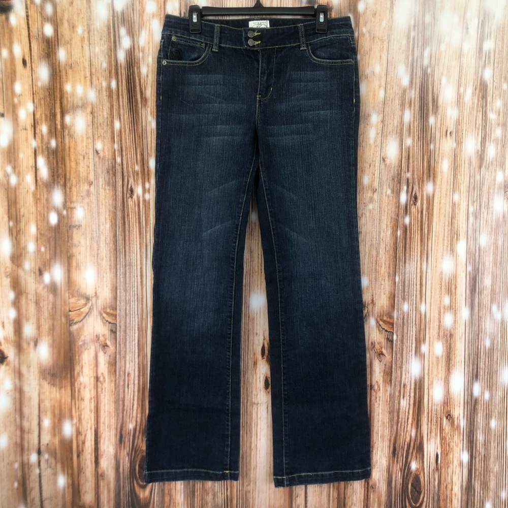 White House Black Market Blanc Dark Wash Embroidered Jeans